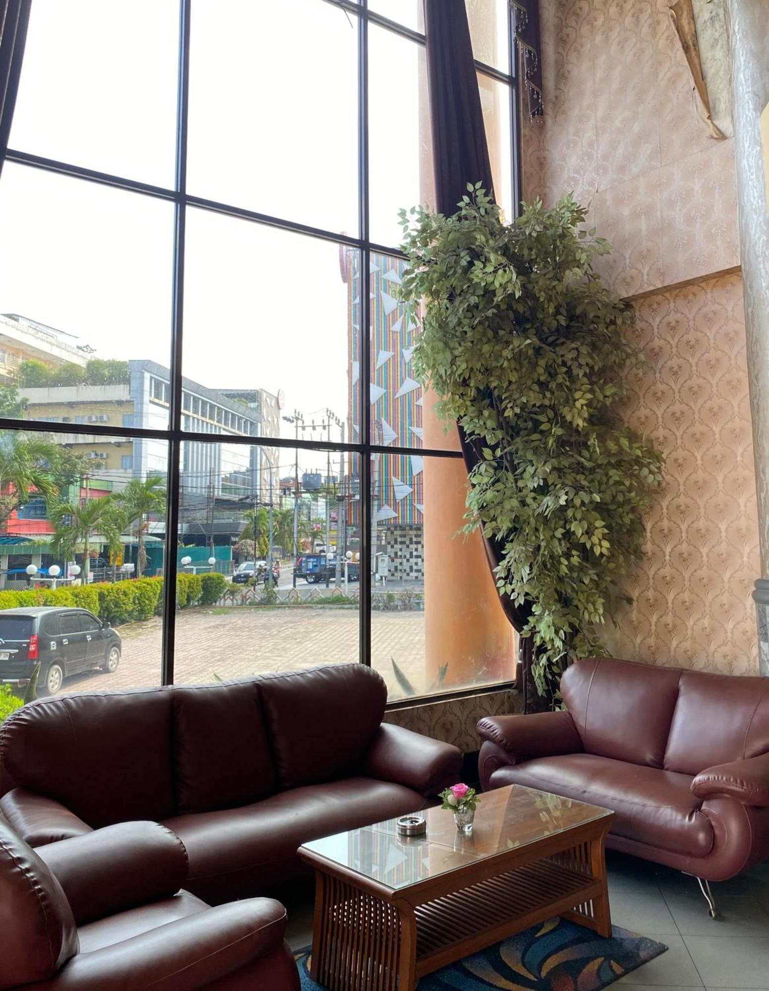 Mas Graha Hotel プカンバル エクステリア 写真